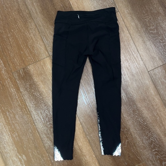 Lululemon Scalloped Hem Leggings - Picture 4 of 8